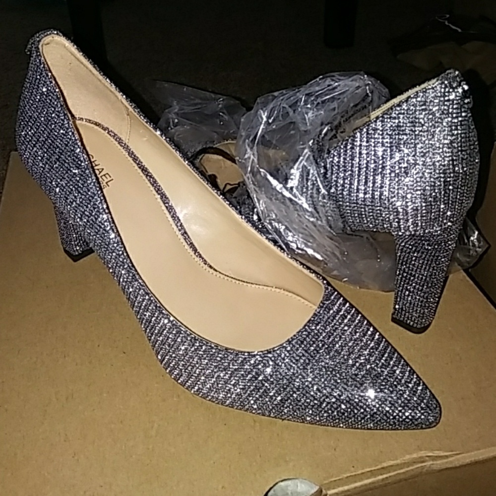 Brand New. Authentic Michael Kors